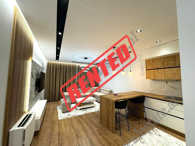 Apartament 1+1 me qira ne rrugen 5 Maji shume prane qendres Emerald Center ne Tirane.
Shtepia pozic